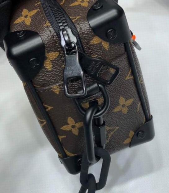 LOUIS VUITTON - SHOULDER BAG